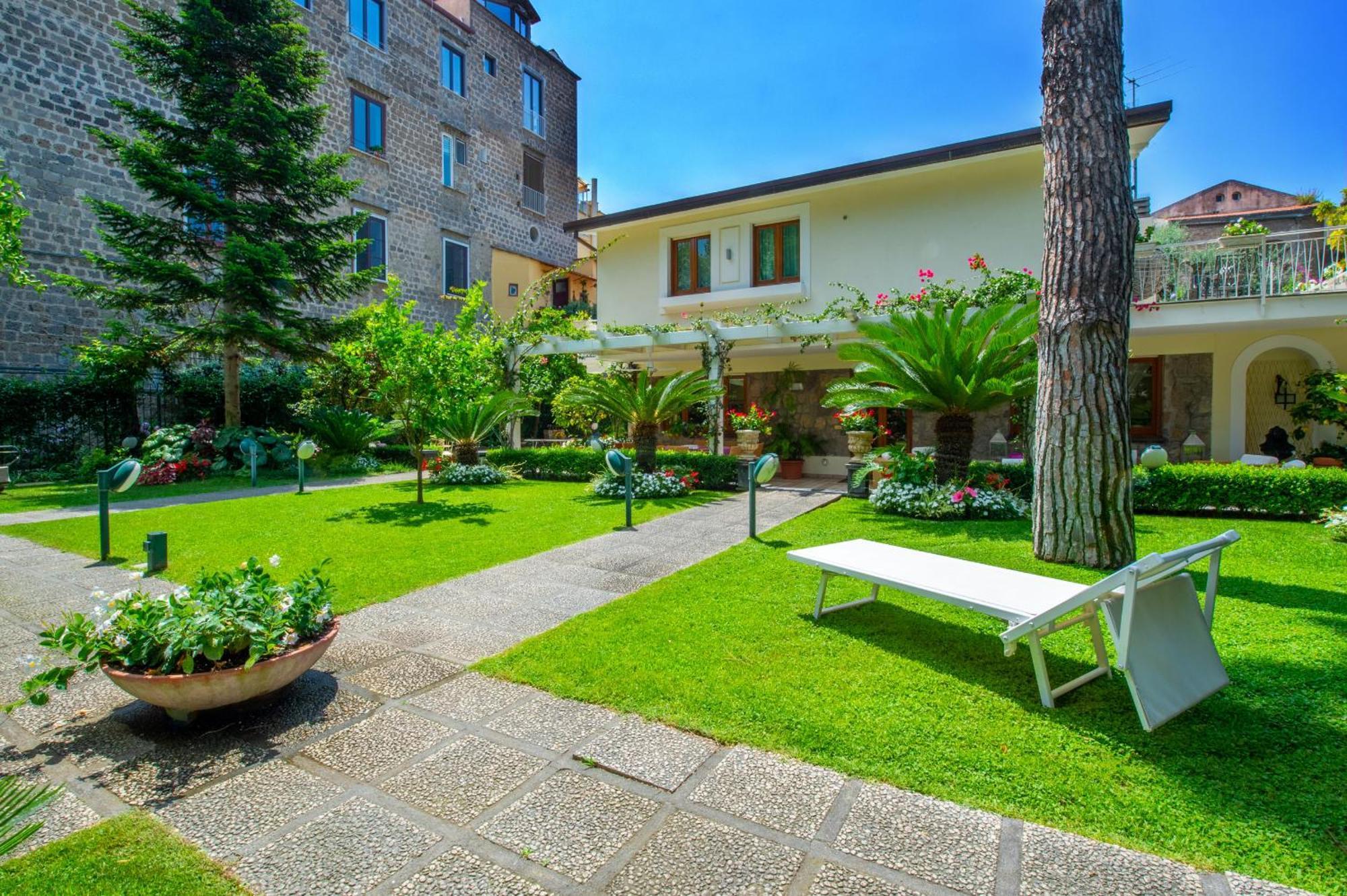 Sorrentovibes - Villa In Sorrento Center With Gardens And Outdoor Space Ngoại thất bức ảnh