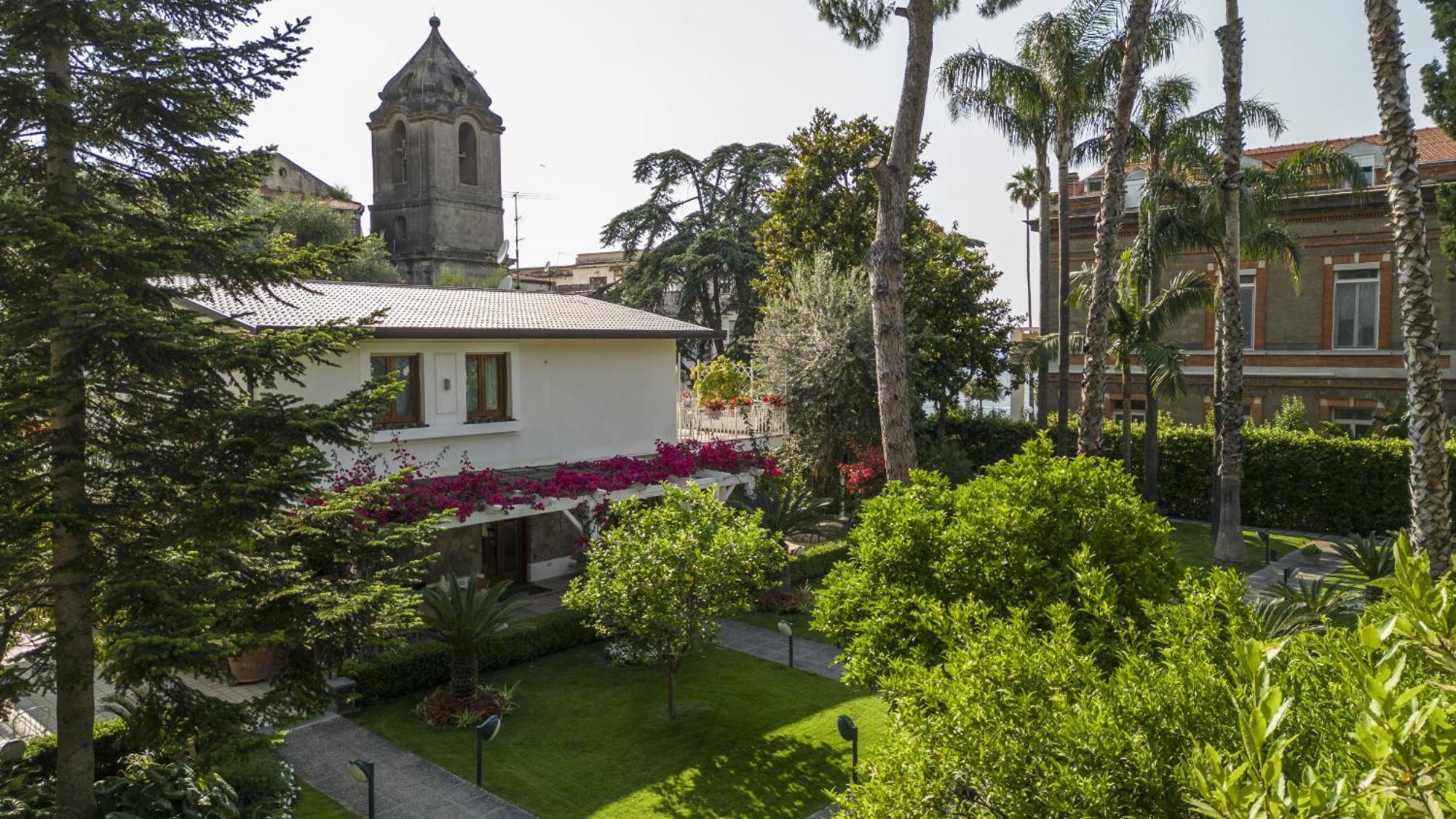 Sorrentovibes - Villa In Sorrento Center With Gardens And Outdoor Space Ngoại thất bức ảnh