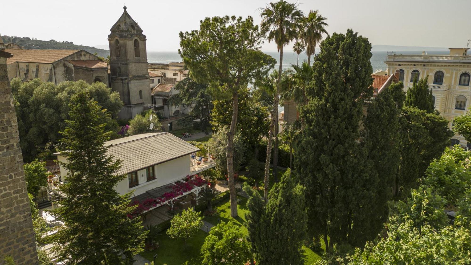 Sorrentovibes - Villa In Sorrento Center With Gardens And Outdoor Space Ngoại thất bức ảnh