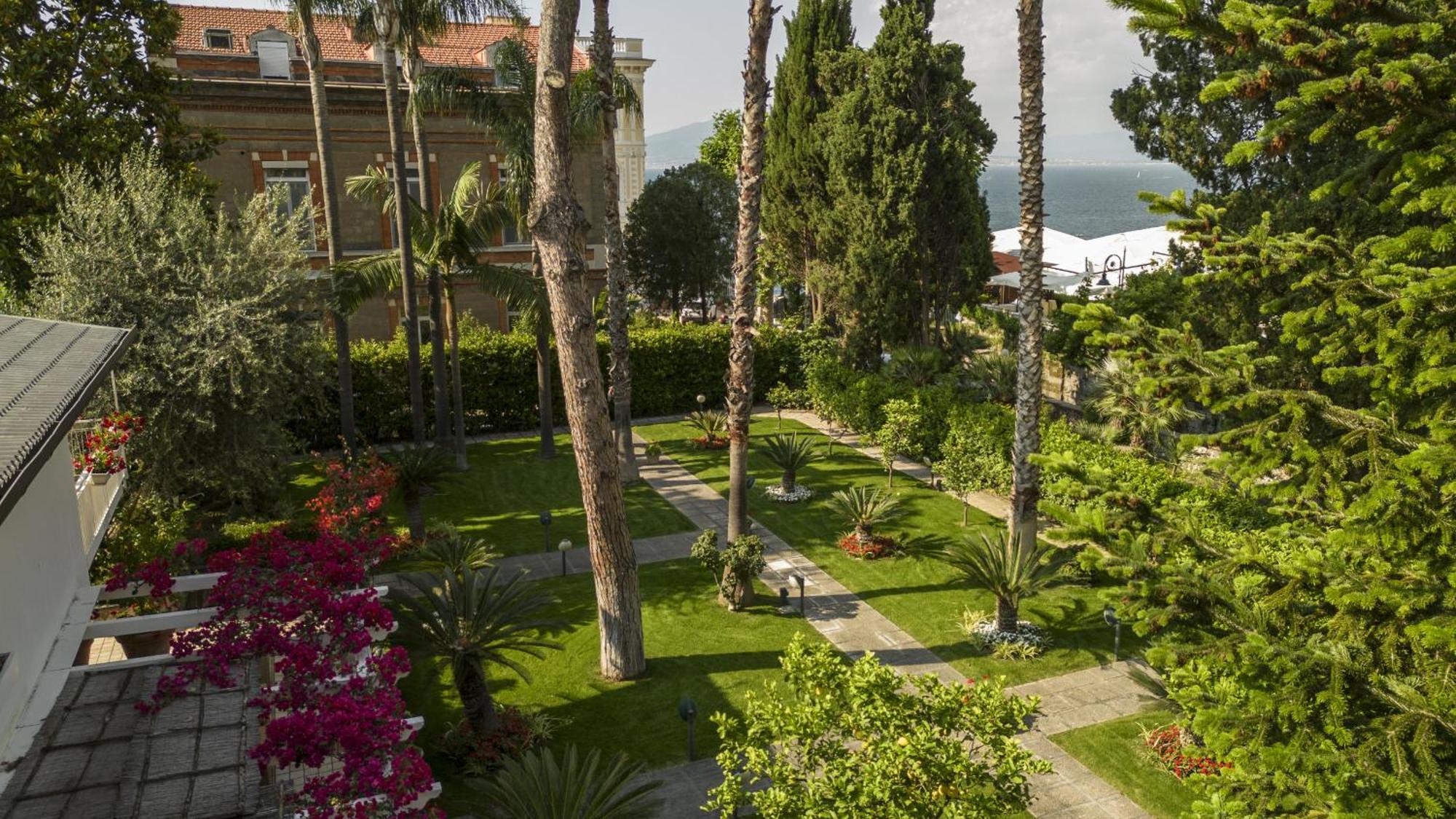 Sorrentovibes - Villa In Sorrento Center With Gardens And Outdoor Space Ngoại thất bức ảnh