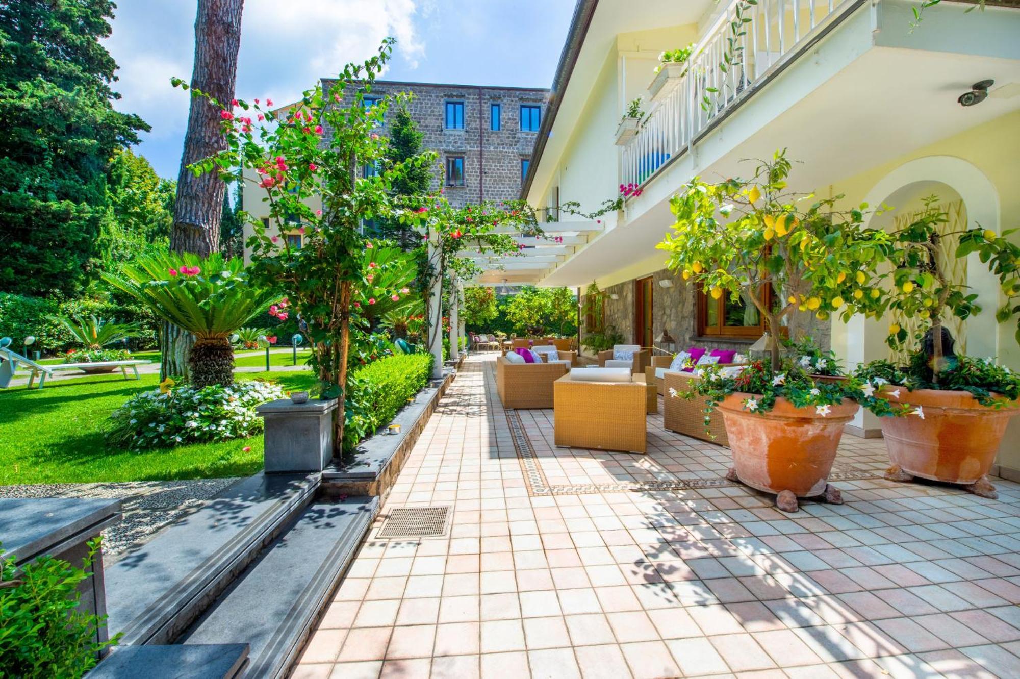 Sorrentovibes - Villa In Sorrento Center With Gardens And Outdoor Space Ngoại thất bức ảnh