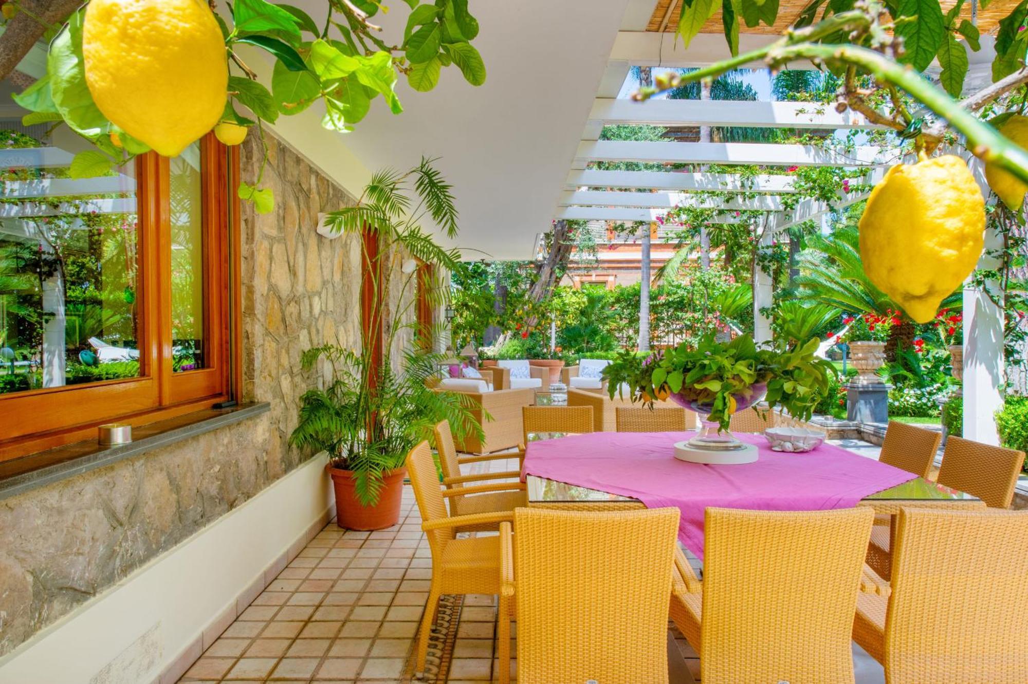 Sorrentovibes - Villa In Sorrento Center With Gardens And Outdoor Space Ngoại thất bức ảnh