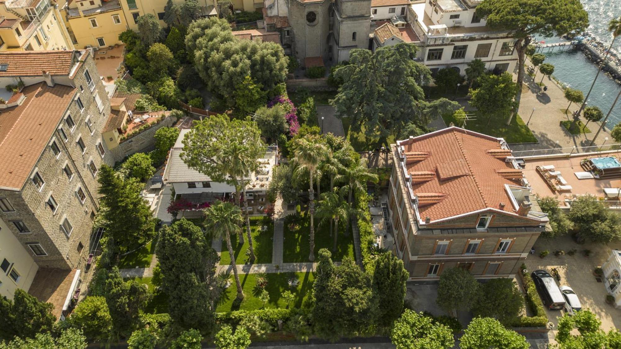 Sorrentovibes - Villa In Sorrento Center With Gardens And Outdoor Space Ngoại thất bức ảnh